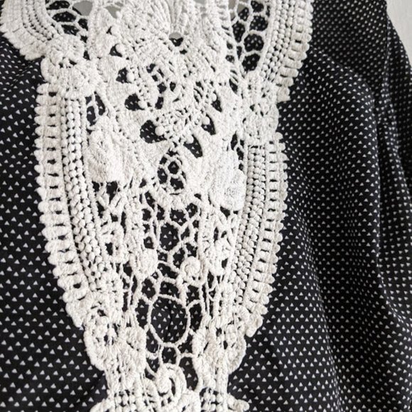 Skies are Blue Black and White Crochet Tank Sz SP - Picture 6 of 9